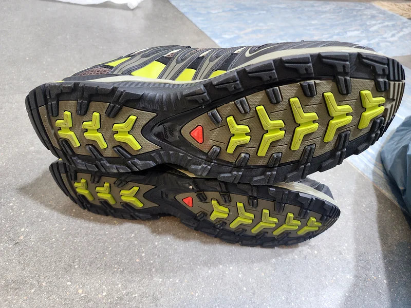 Hiking shoes 13.563240636192386113