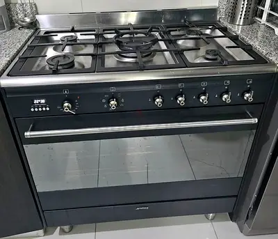 Smeg Gas Electric Cooker Black Edition 90cm