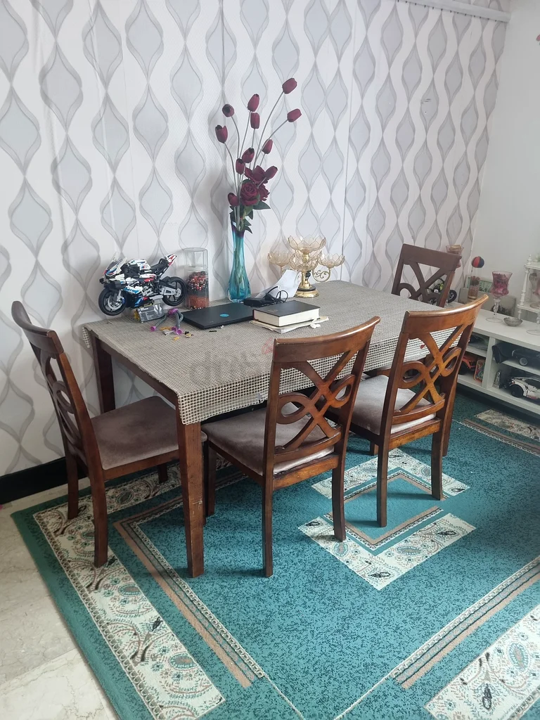 Urgently sale dining Table  with 4 chairs63217328733955111
