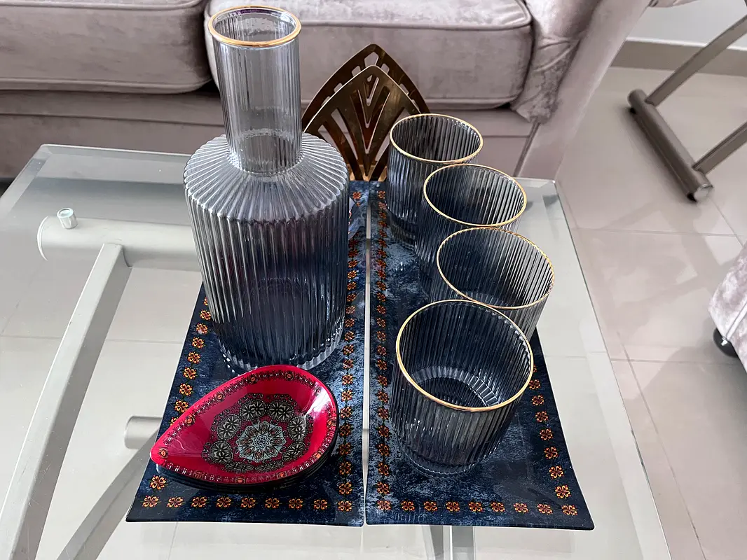 GLASS SET WITH JUG