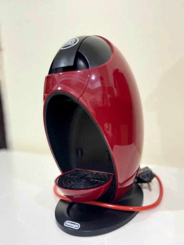 Stylish Nescafé Dolce Gusto machine!63251898523905113