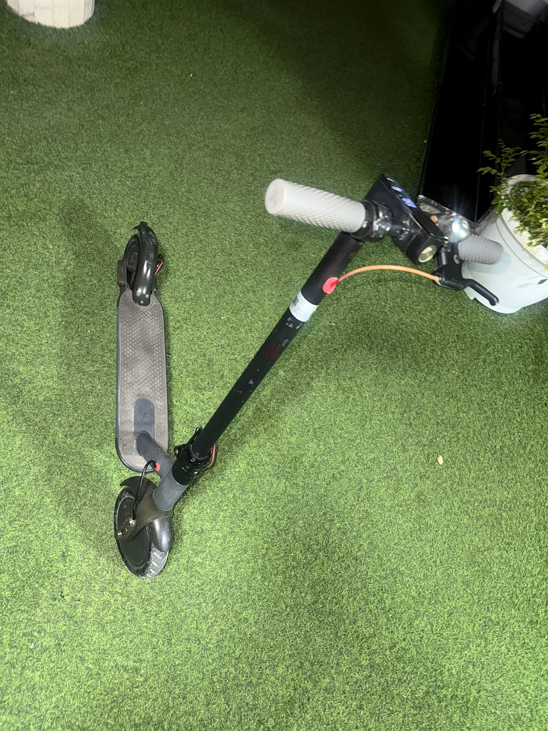 Electric Scooter - Your Eco-Friendly Ride!63253483536002114