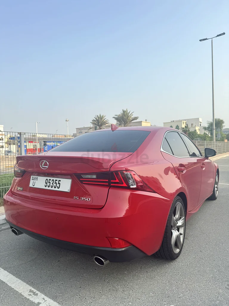 لكزس IS35063398642055298112