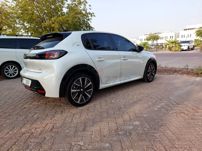 Peogout 208 gt line with fsh warranty til September 2026 only 50,000 km!63221303149315113