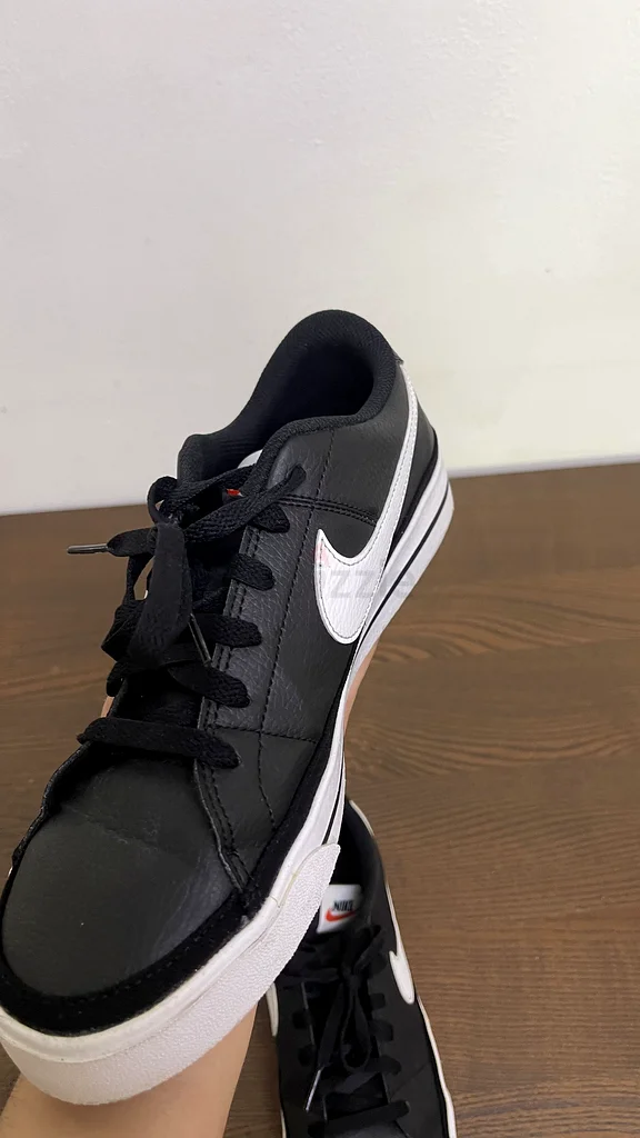 Stylish Nike Black Sneakers for Sale! Really good for school !!!63240636425859112