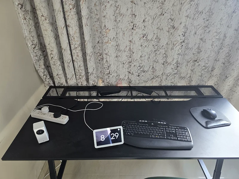 طاولة الحاسوب63178909153793111