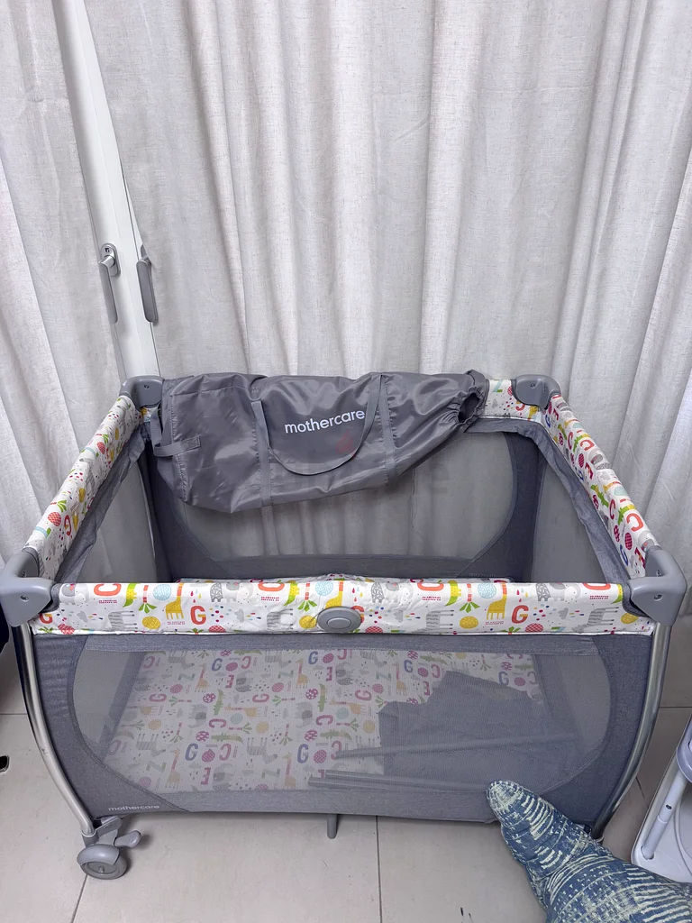 Baby bed with water proof bed sheet and sloped positioner63176190943745111