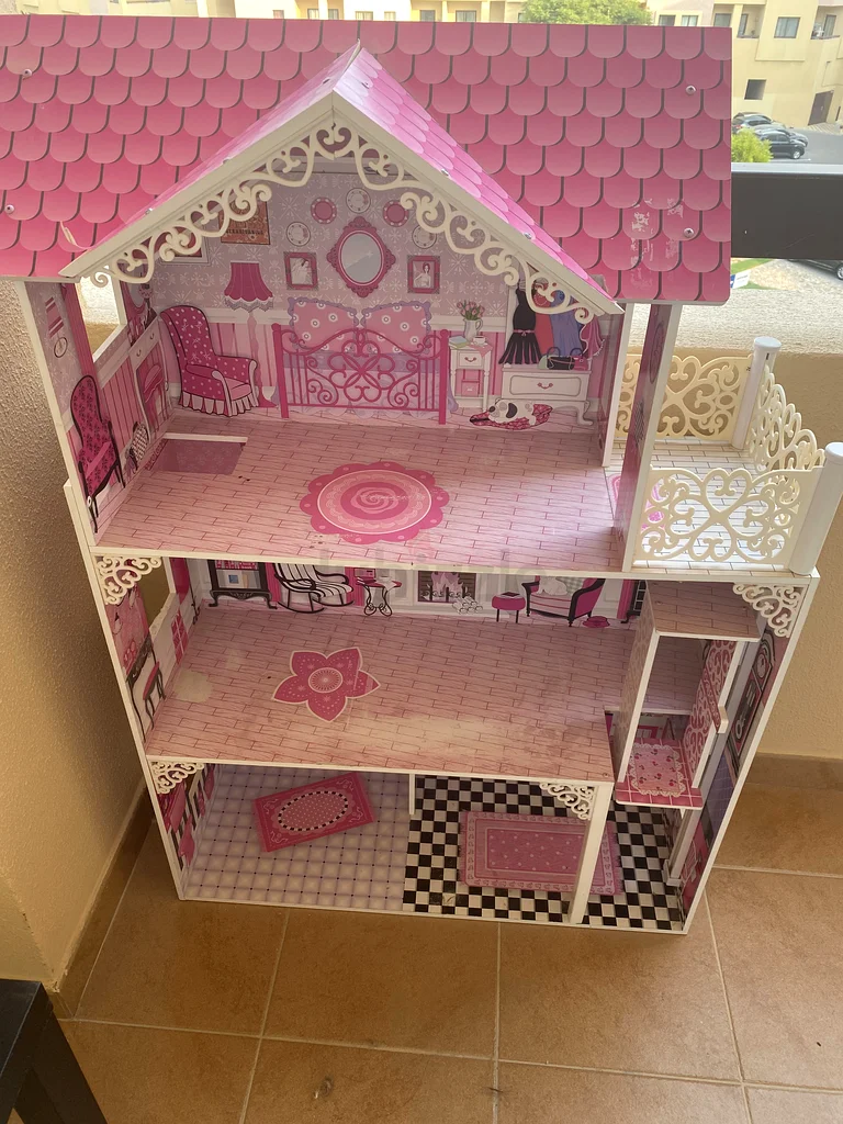 Charming Pink Dollhouse – Perfect for Imaginative Play!632278067796501126