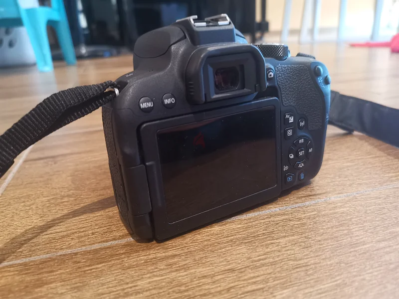 كاميرا كانون EOS 800D/ريبل T7i طقم (عدسة EF-S 18-55 مم f/4-5.6 IS STM)63240633448067112