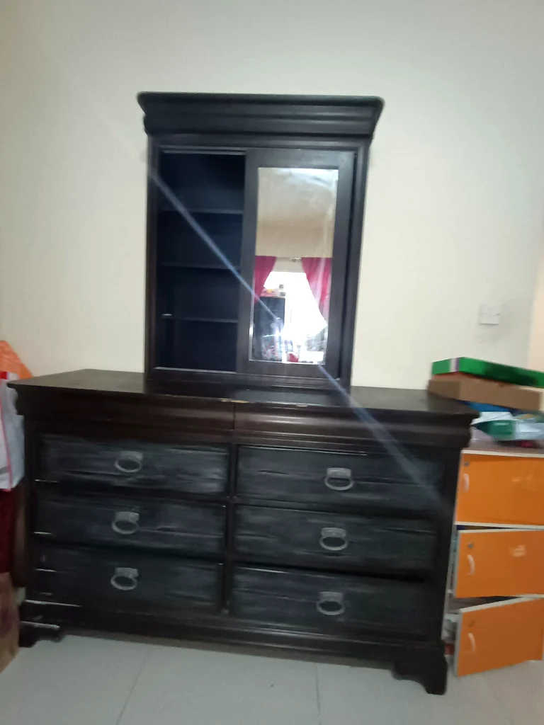 طاولة تجميل خشبية أنيقة مع خزانة تخزين63218805297923113