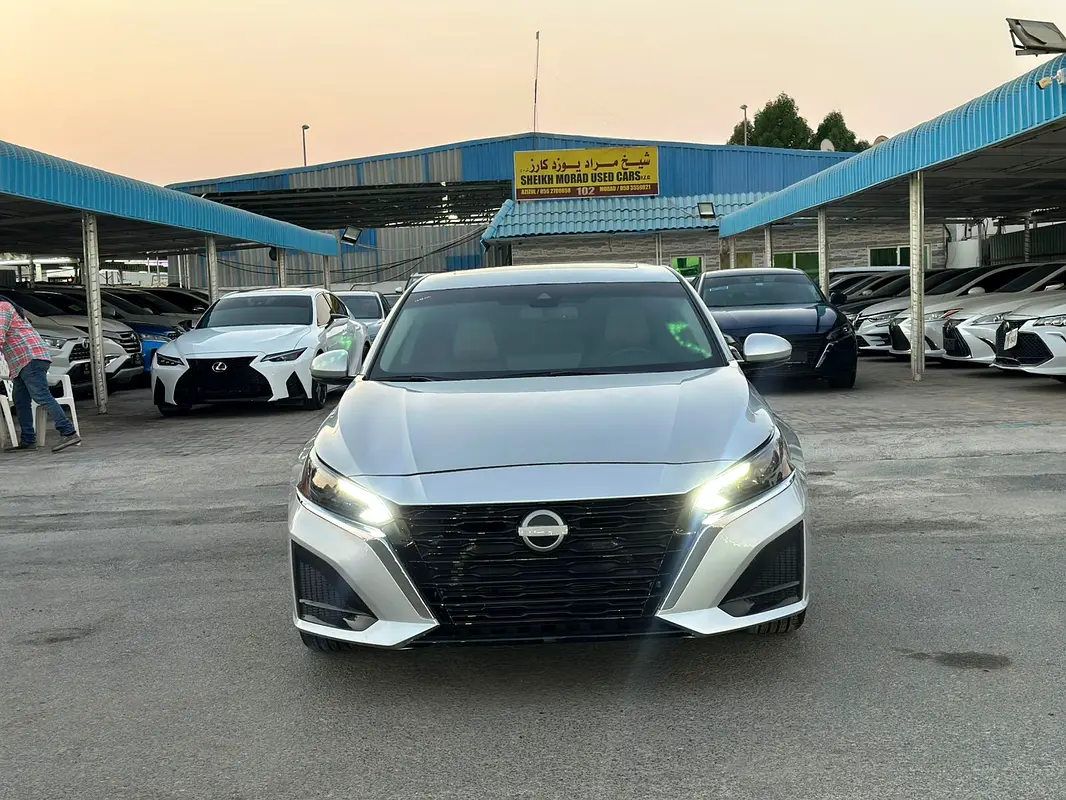 Nissan Altima 2023 — photo 1 of 19