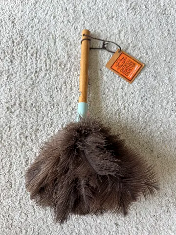 Ostrich Feather Duster - Effortlessly Clean Your Home!