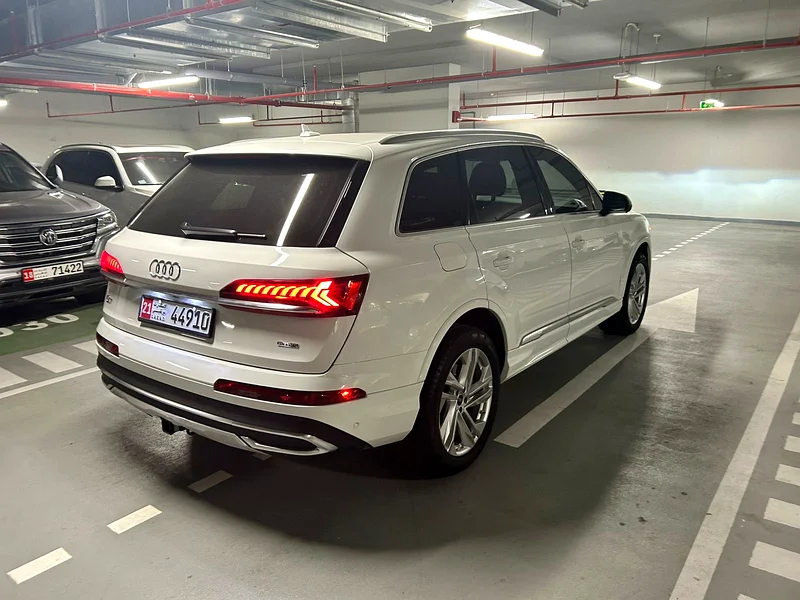 Audi Q7. 2023. 33,000 km. Full service history. Warranty until 8/202763398615952515112