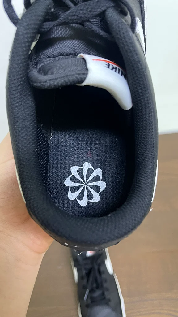 Stylish Nike Black Sneakers for Sale! Really good for school !!!63240636425859113
