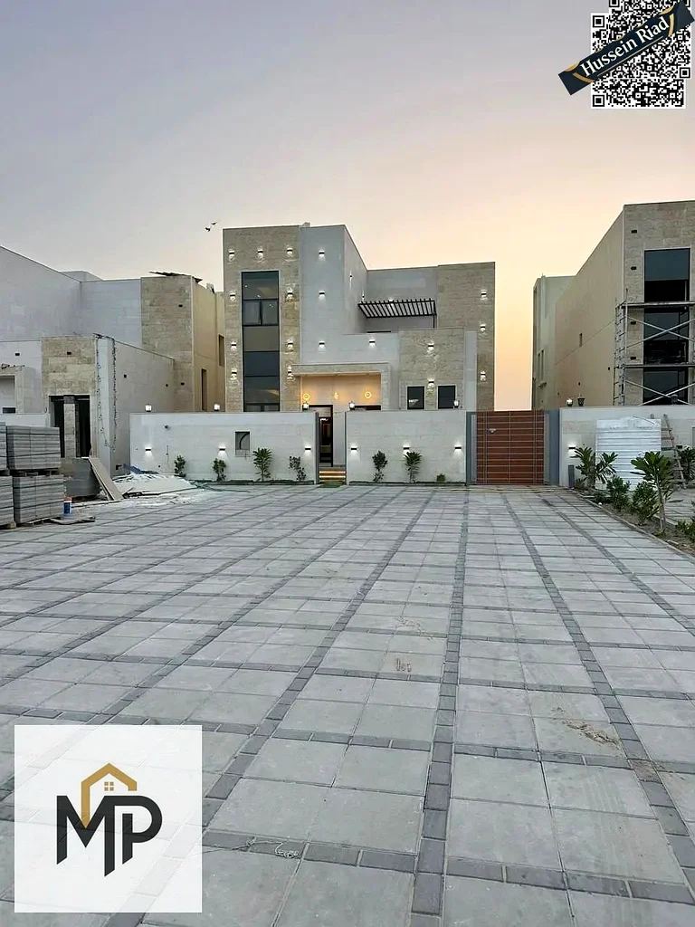 فيلا فاخرة للبيع في الشارع الرئيسي، مباشرة بالقرب من المسجد. رسوم التسجيل متضمنة.63903721957249110