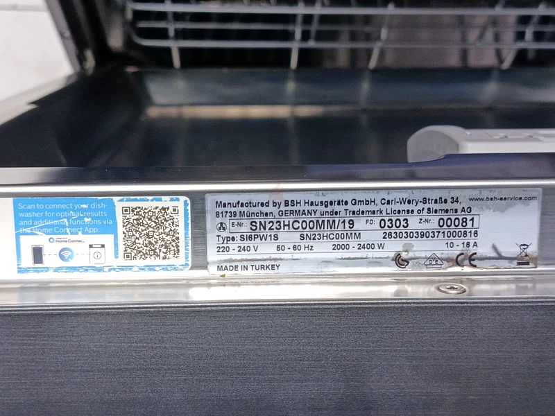 SIEMENS iQ300 Latest New Model WifiConn@ct Dishwasher 3 Racks  ,Like New Condition63259185455747114