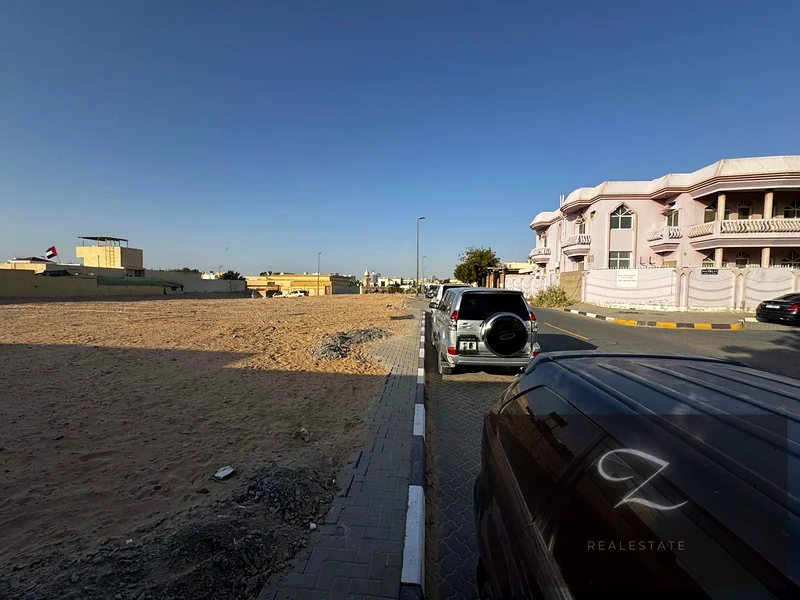 للبيع أرض سكنية في زاوية، الشارقة / حي العزرة الرقة63183235726338112