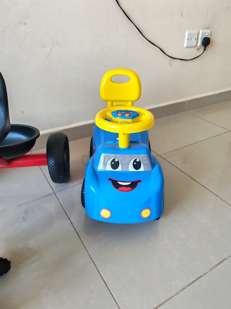Charming Blue Ride-On Toy Car for Toddlers!