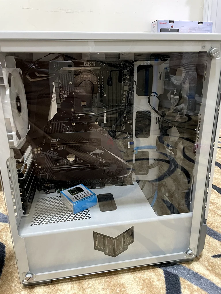 Corsair icue 220t case, 4 corsair fans, Msi x570 Board, 250gb nvme63173515551617114