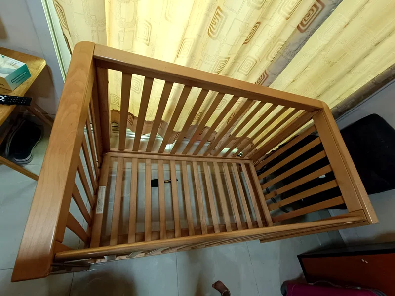 Stunning Wooden Crib for Sale - Perfect for Your Baby!63229679373825114