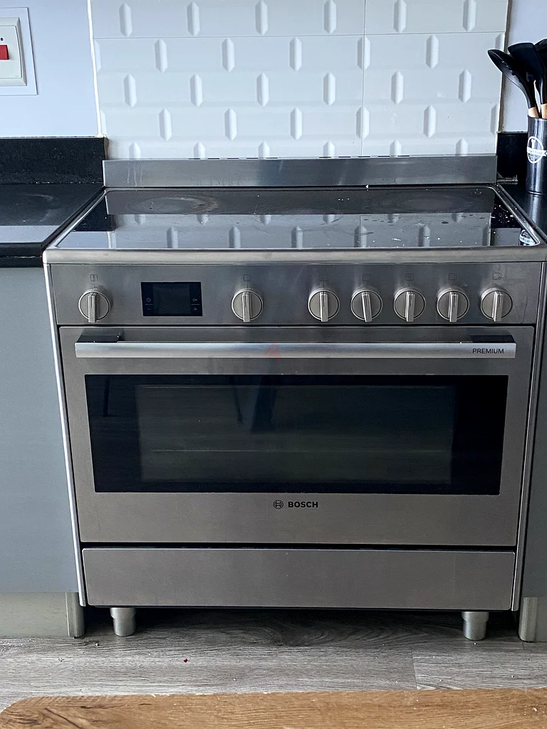 Bosch 6 series 90x60cm Electric ceramic stove very good condition63166182579202111