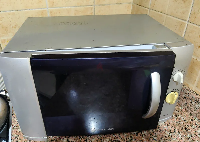 Microwave Oven for Sale - Perfect for Small Spaces!632487559855381123