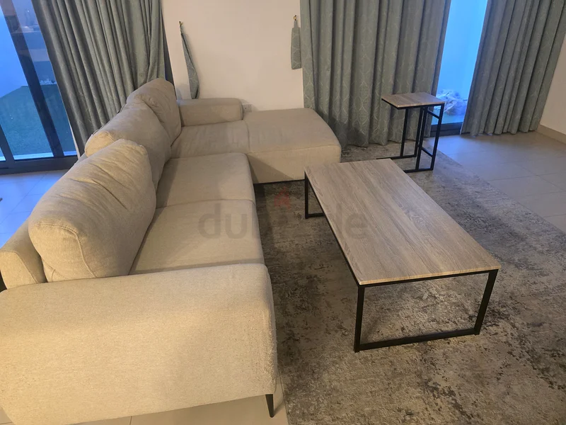 طاولة قهوة عصرية أنيقة وطاولة جانبية لمساحتك المعيشية63185752858115112