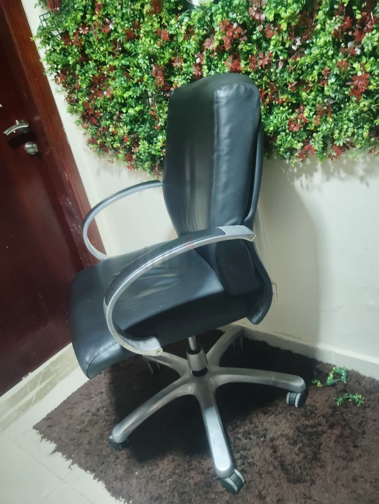 Stylish Black Office Chair - Perfect for Your Workspace!63179391926787111