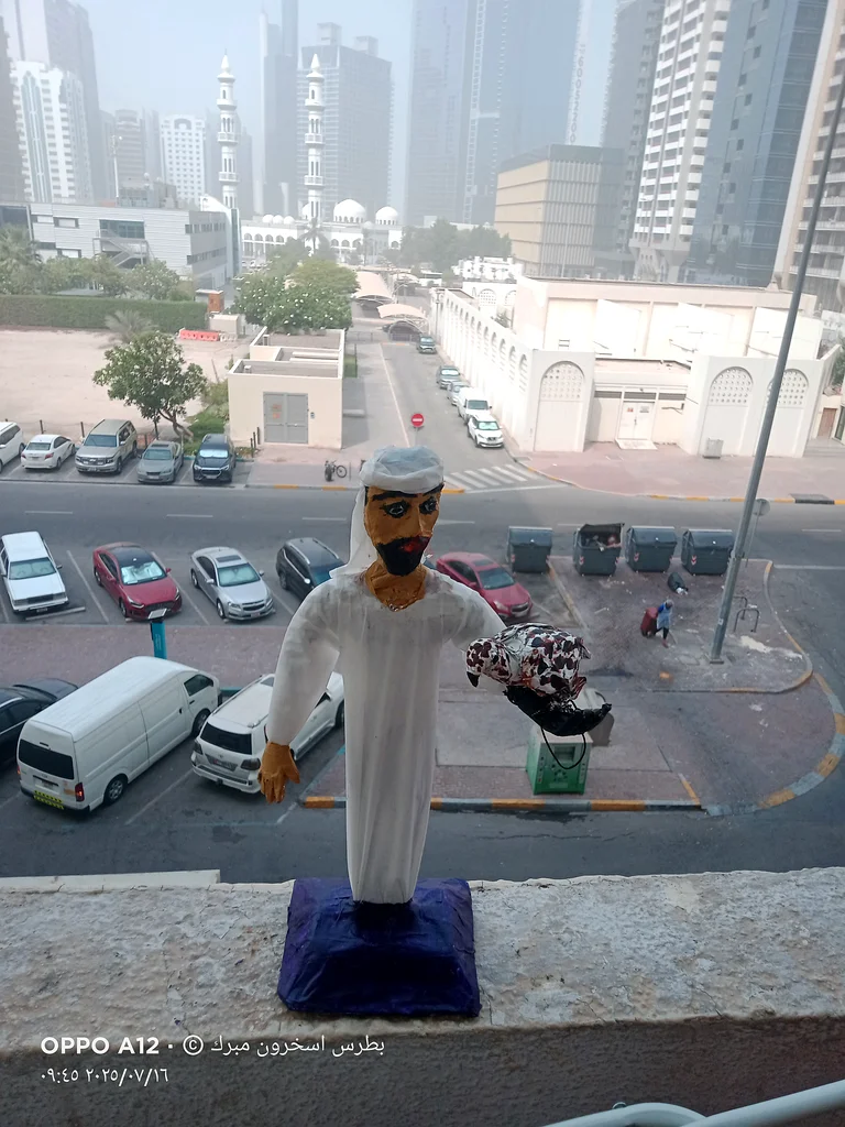 Arab falconer handmade paper statue63192093230721112