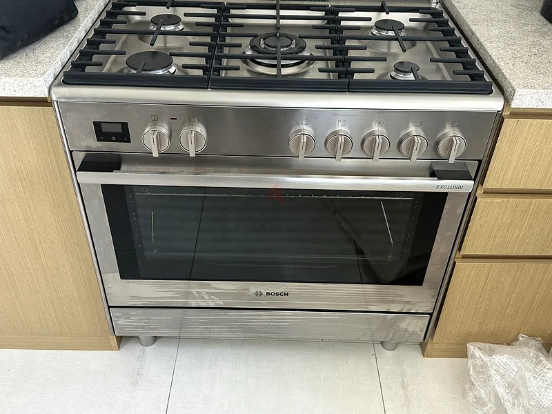 فرن غاز علوي بوش 90×60 سم، فرن كهربائي، بحالة ممتازة، متوفر للبيع63166647317507113