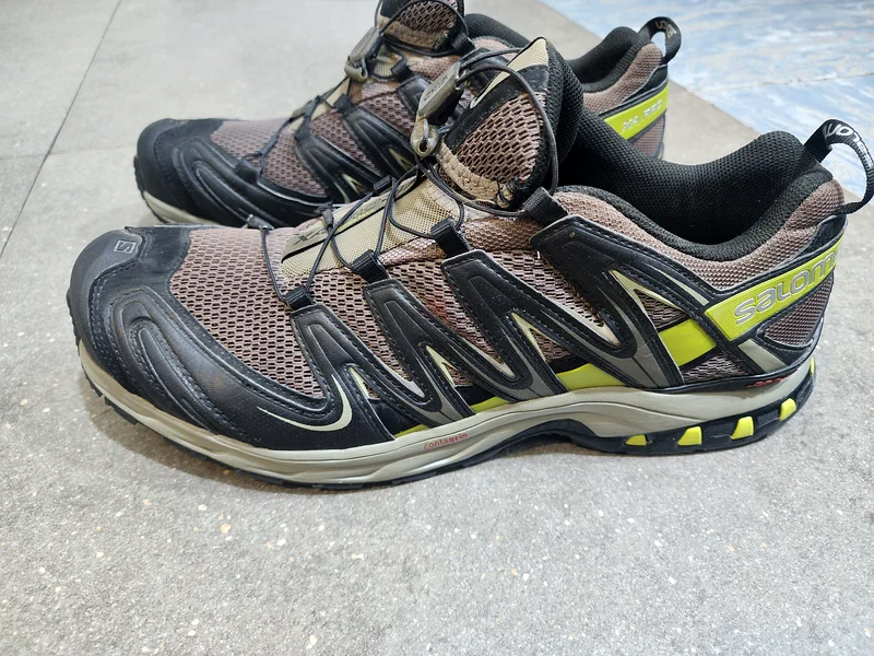 Hiking shoes 13.563240636192386111