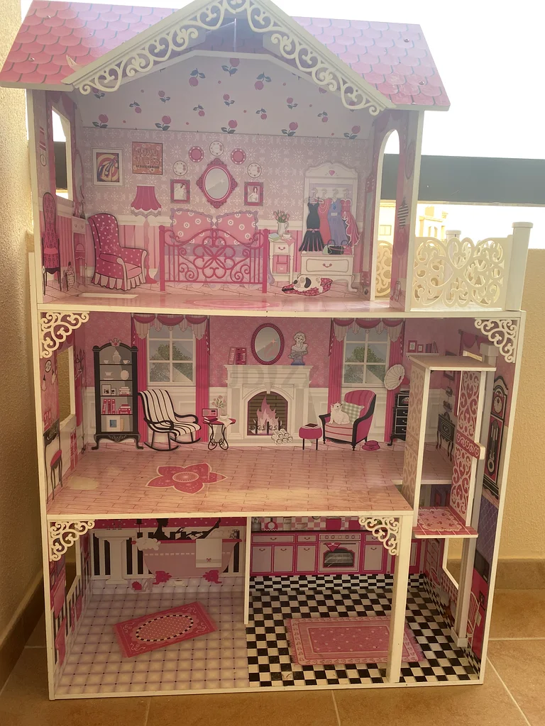 Charming Pink Dollhouse – Perfect for Imaginative Play!63227806779650111