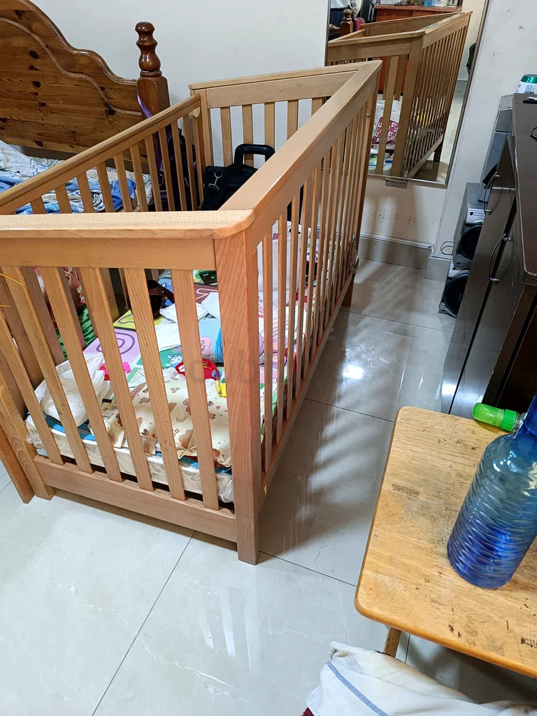 Stunning Wooden Crib for Sale - Perfect for Your Baby!63229679373825112