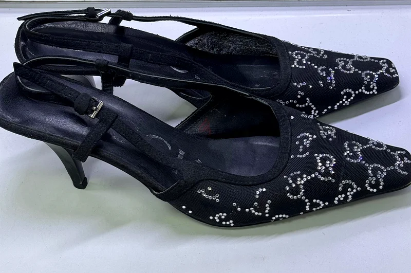 صنادل خلفية من GUCCI بتفاصيل كريستال على الشبكة، المقاس 4063240123721090112