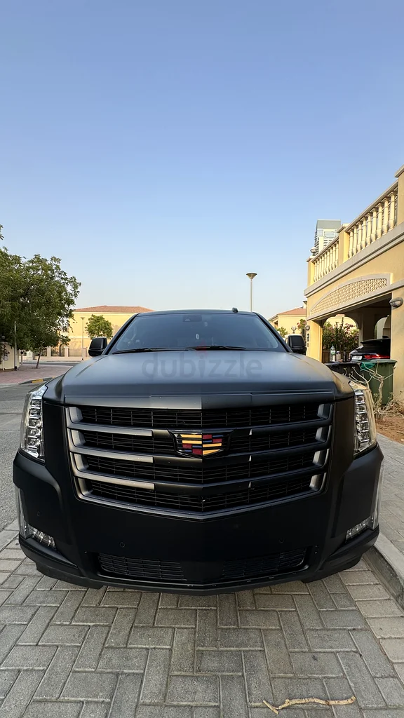 كاديلاك إسكاليد باللون الأسود الكامل63398489236226111