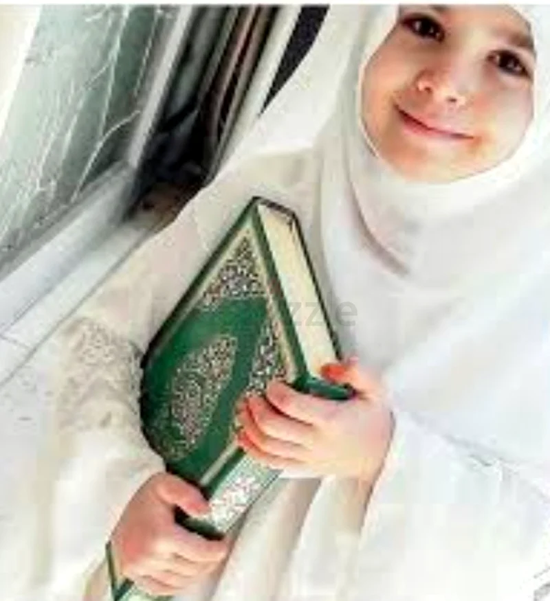 السلام عليكم، معلمة قرآن أنثى عبر الإنترنت632203353885471115