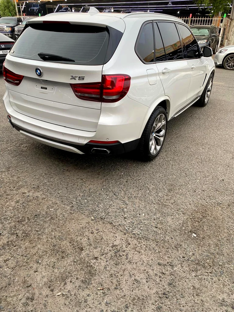 BMW X5 xDrive50i63228279542658114