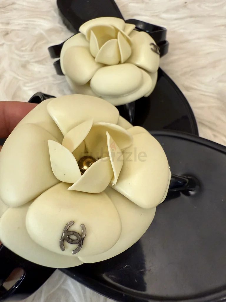Chanel Black Jelly Camellia Embellished CC Thong Flat Slides Size 3663240637093634111