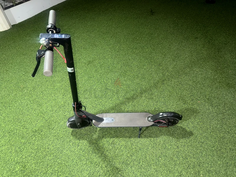 Electric Scooter - Your Eco-Friendly Ride!63253483536002112