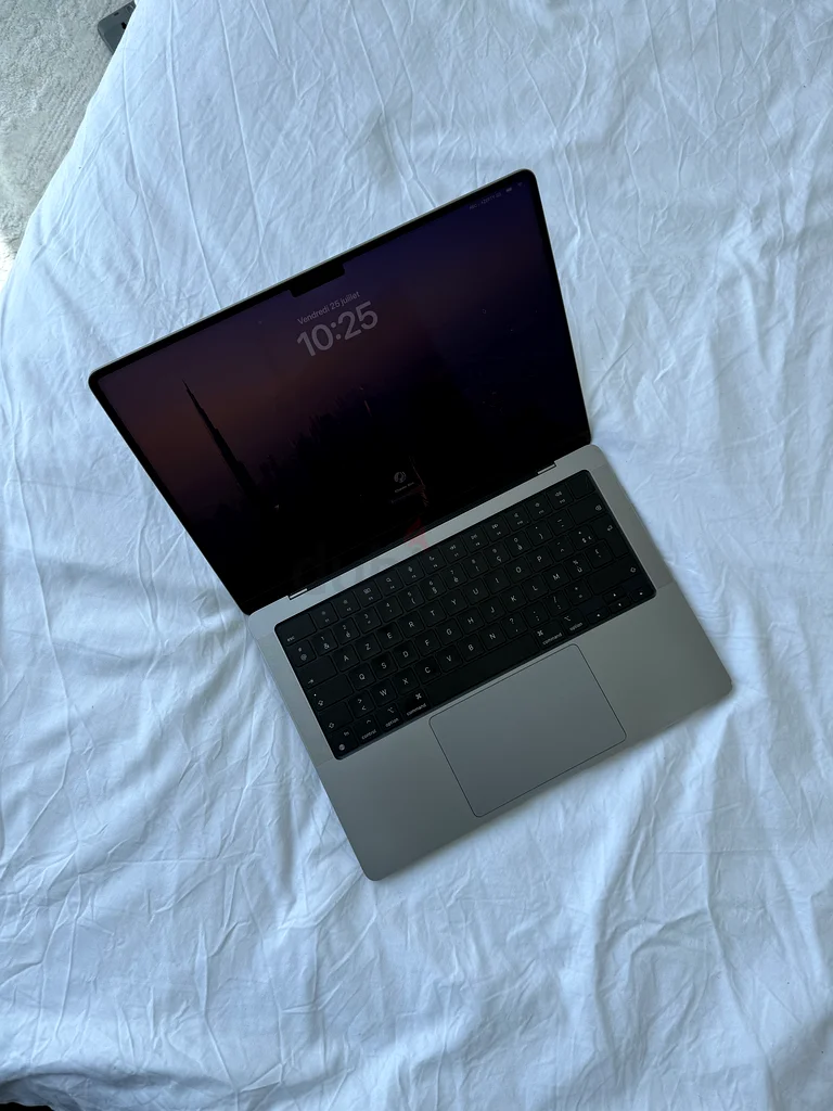 ماك بوك برو 14 بوصة 2021، شريحة M1 برو، 16 جيجابايت، 512 جيجابايت63263510124930111