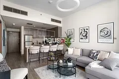 High-floor | Spectacular City Skyline &amp; Lake View