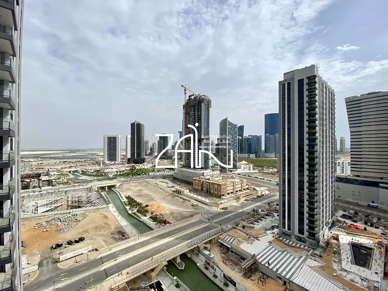 شقة فاخرة مفروشة في الطابق العالي، شاغرة، 3 غرف نوم + غرفة خادمة + شرفة، بإطلالة على البحر63403407050370111