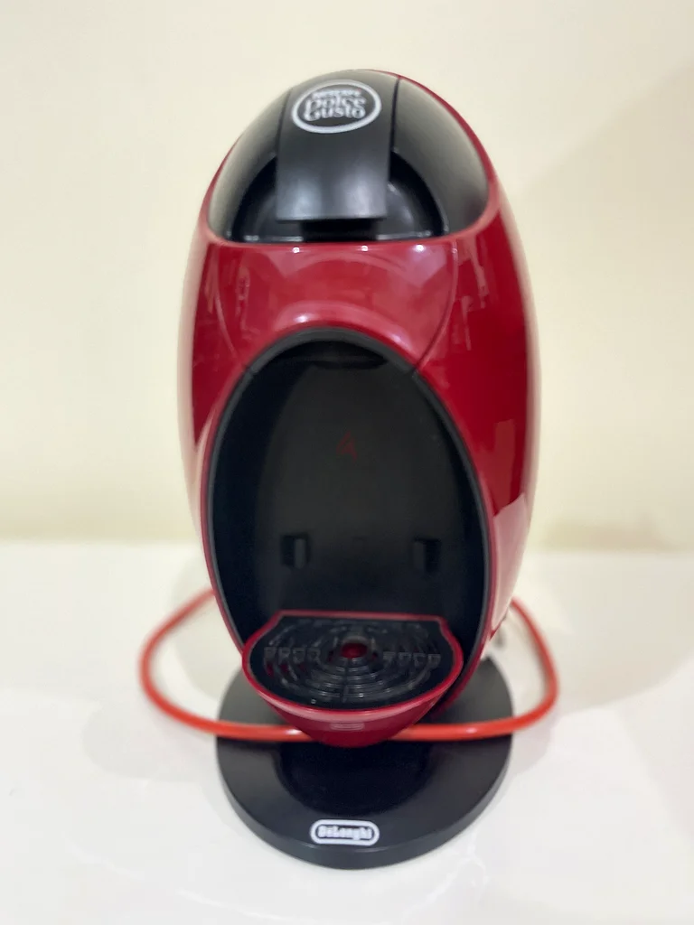 Stylish Nescafé Dolce Gusto machine!63251898523905112