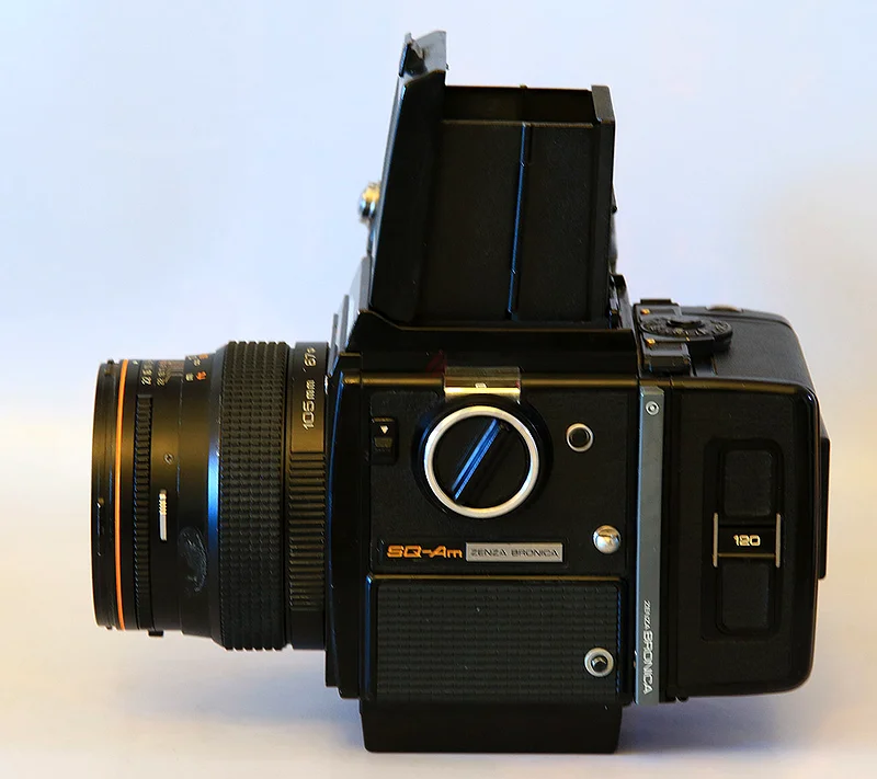 BRONICA SQ MA، مزودة بمحرك داخلي، مع 3 عدسات.63240638018817113