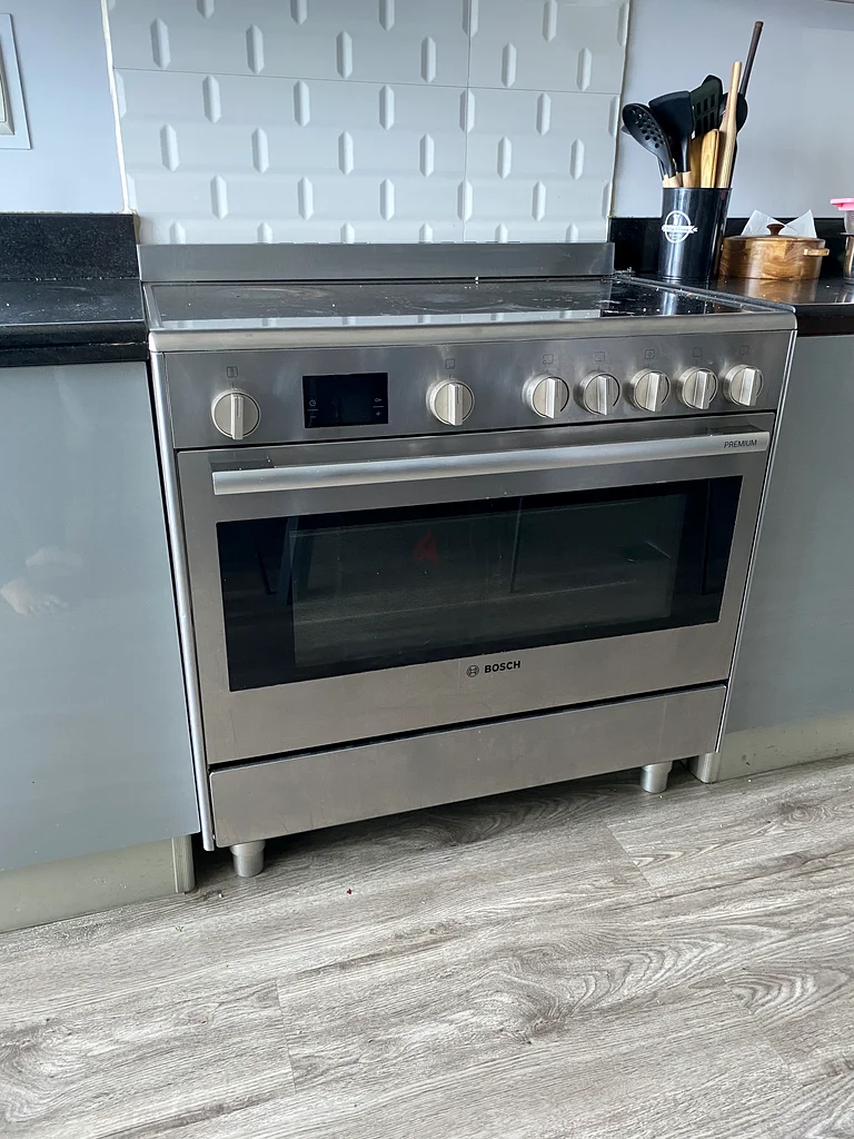 Bosch 6 series 90x60cm Electric ceramic stove very good condition63166182579202112