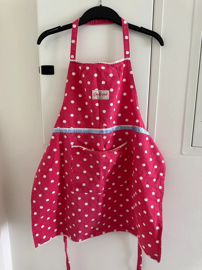 Charming Pink Polka Dot Cath Kidston Apron for Stylish Cooking!63240636616065112