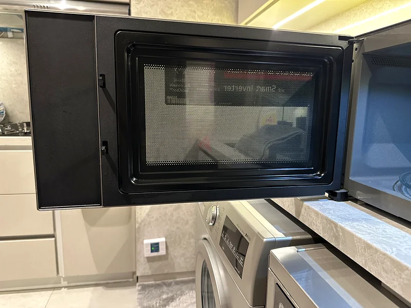 DIGITAL LG MICROWAVE WITH GRILL IN VERY GOOD CONDITION 42 Ltr63258136445826112