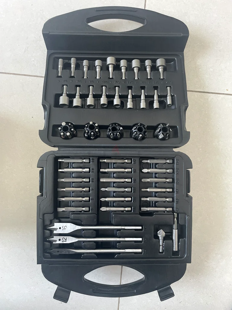 Powerful SKIL 550W Drill - Perfect for DIY Projects! + 114 pcs63168985726081111