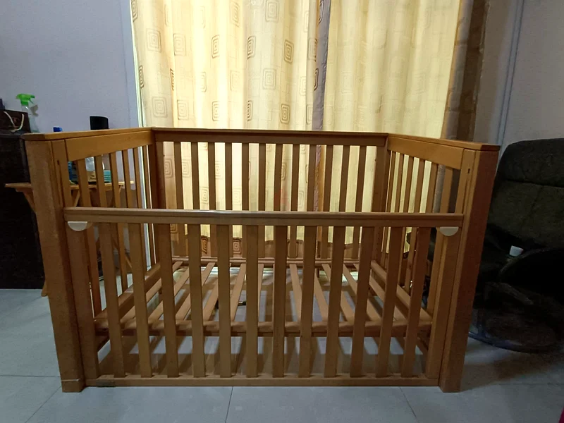 Stunning Wooden Crib for Sale - Perfect for Your Baby!63229679373825113