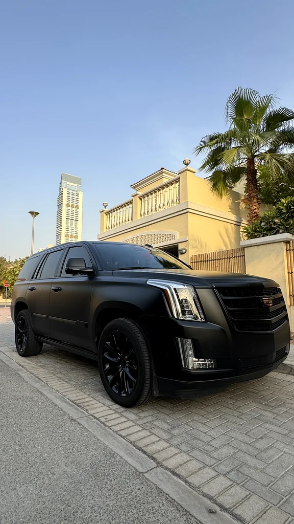 كاديلاك إسكاليد باللون الأسود الكامل63398489236226114